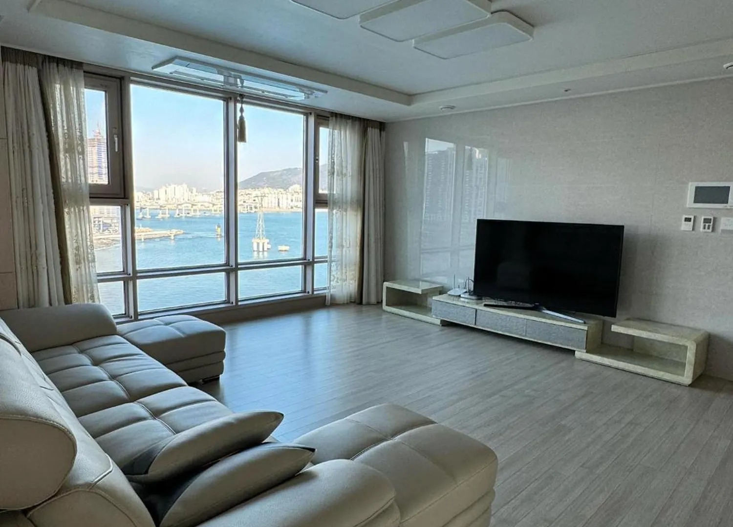 Luxury Ocean View Apartment Busan